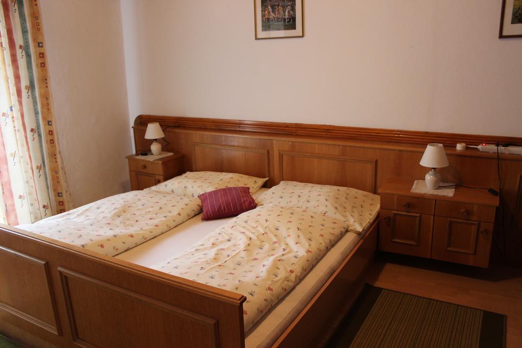 Gasthof Pension Buerger Schiefling am See Pokoj fotografie