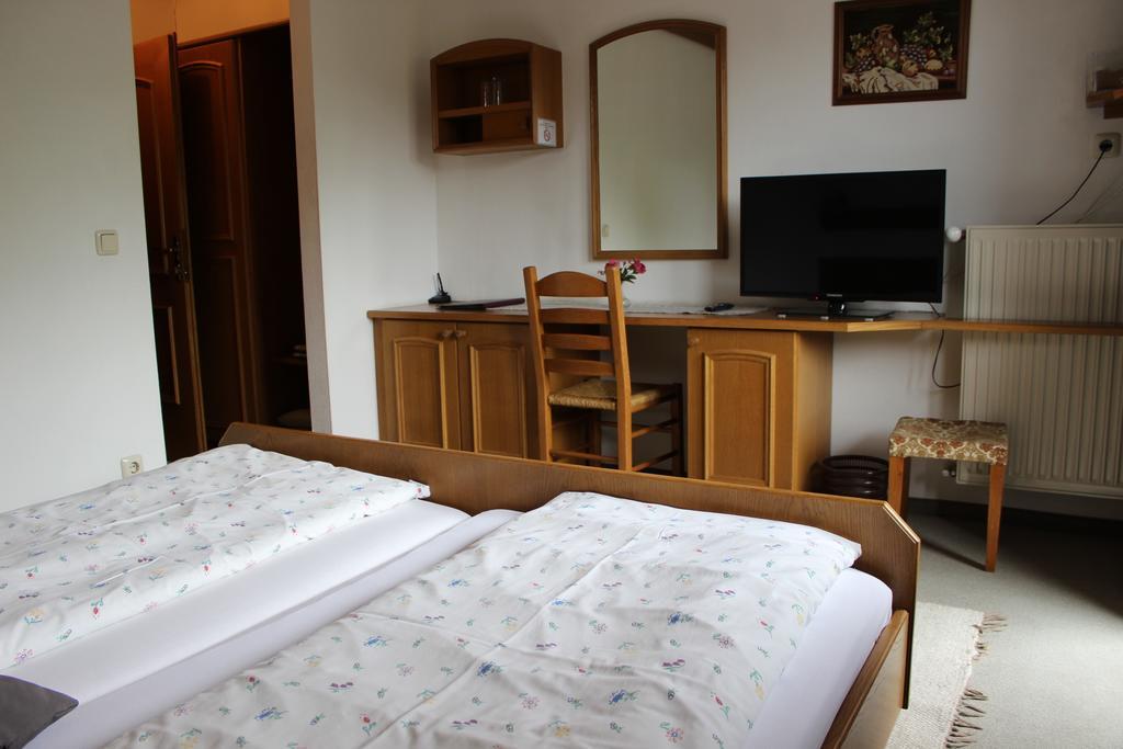 Gasthof Pension Buerger Schiefling am See Pokoj fotografie